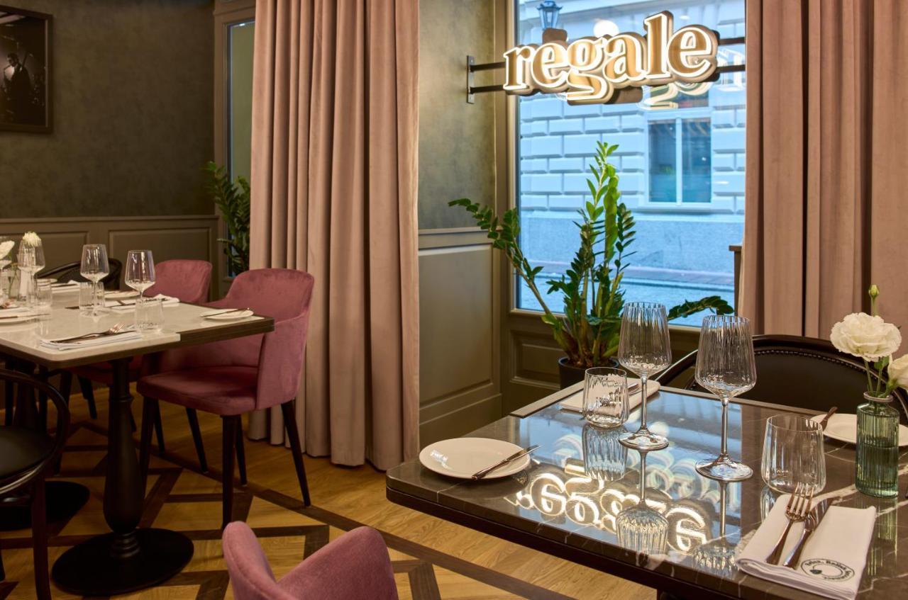 Saski Curio Collection By Hilton Krakau